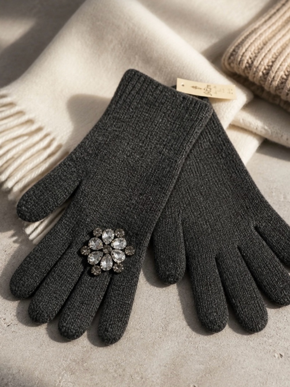 Stil Estro Elegant Gray Knit Gloves Crystal Embellishment NWT Fits Small Pull